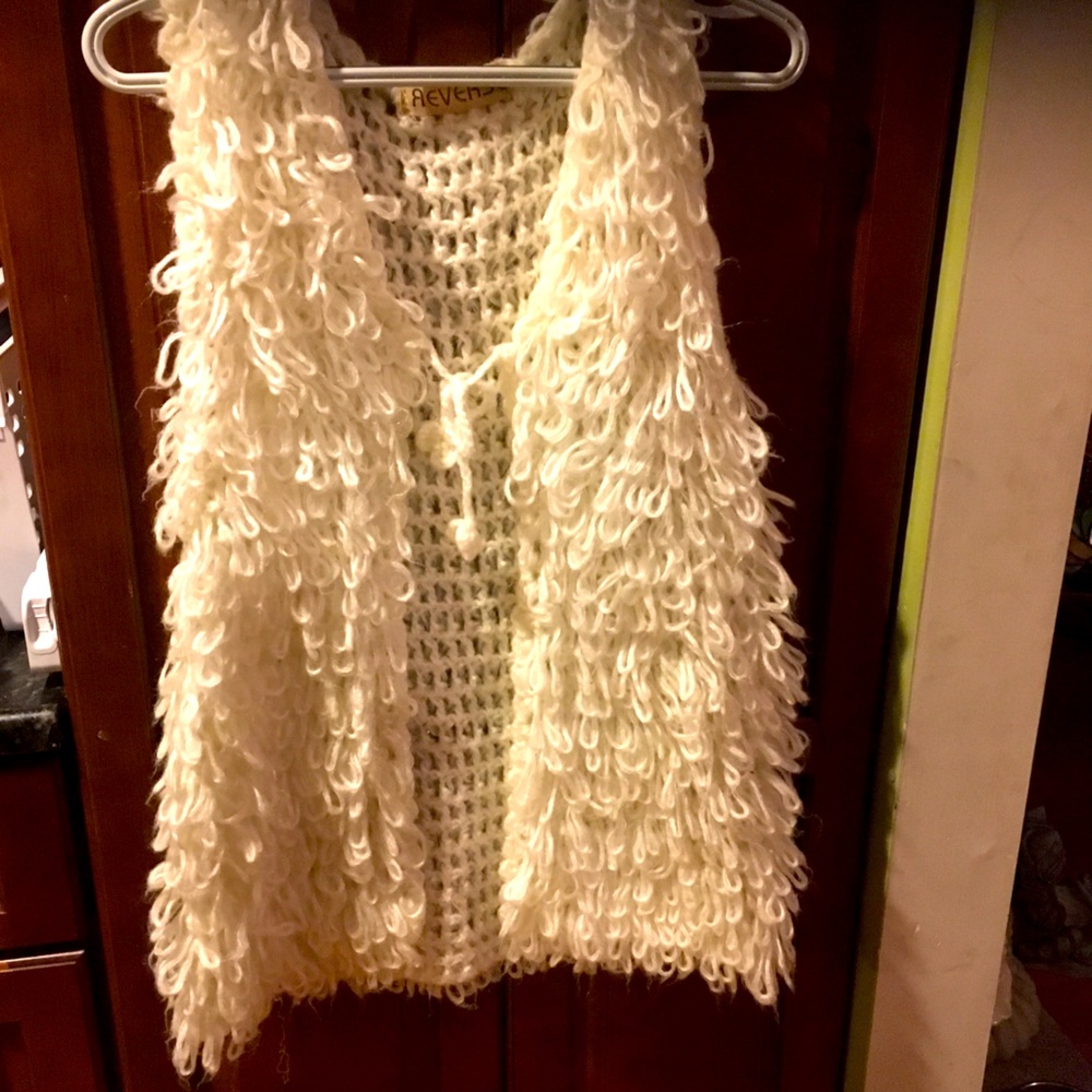 Reverse small vest with front tie